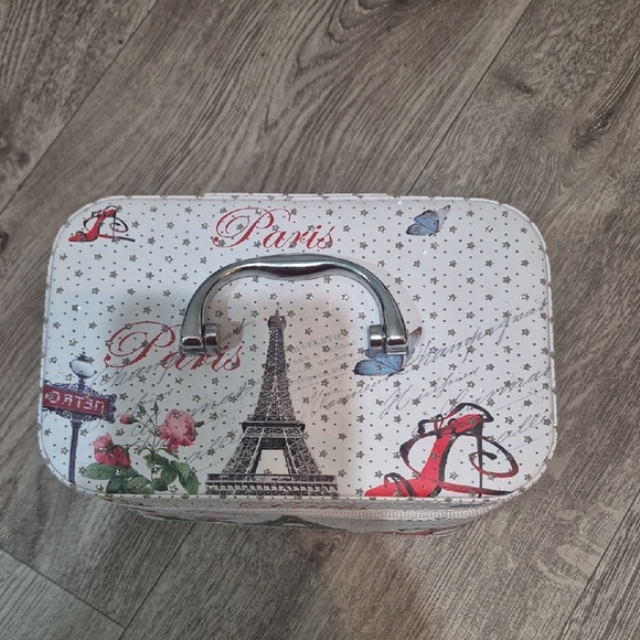 Paris Themed Makeup Case - Picture 2 of 7